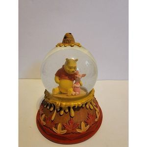 Hallmark Disney Winnie The Pooh And Piglet Snow Globe Its Great To Bee Friends-